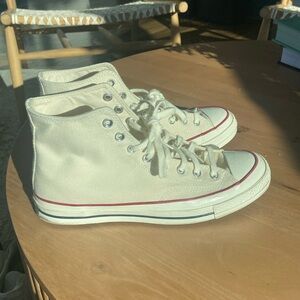Cream high top Converse chick Taylor’s 8/10 condition